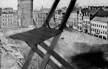 Z serii Pomniki Niemożliwe: „Krzesło”, 1970 r., collage fotograficzny / Fot. Jacek Maria Stokłosa / CRICOTEKA