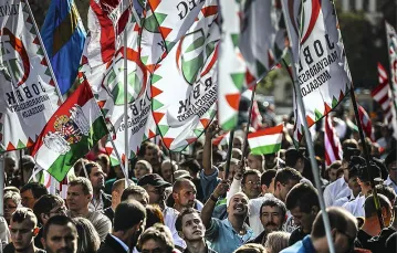 Skrajnie nacjonalistyczna partia Jobbik najchętniej anektowałaby Zakarpacie. Demonstracja w Budapeszcie, październik 2013 r. / Fot. Balazs Mohai / AP / EAST NEWS