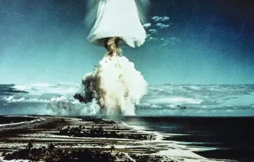 Francuski test nuklearny na atolu Mururoa. Południowy Pacyfik, czerwiec 1970 r. / Fot. AP / EAST NEWS