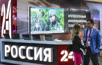 Rossija 24, kanał informacyjny w stylu CNN, stwarza świat na miarę potrzeb Kremla / Fot. Andrey Rudakov / BLOOMBERG / GETTY IMAGES