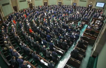 Moment po głosowaniu nad dokumentem Rady Europy, Warszawa, 6 lutego 2015 r.  / Fot. Stanisław Kowalczuk / EAST NEWS
