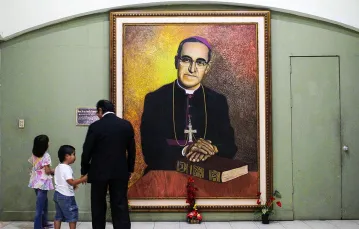 Portret abp. Romera, katedra w San Salvador, październik 2014 r.  / Fot. AFP / EAST NEWS