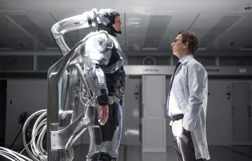 „Sprawiedliwy” policjant-robot z filmu „Robocop” w reż. Joségo Padilhy, 2014 r. / Fot. MATERIAŁY PRASOWE