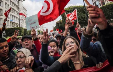 Demonstracje w Tunisie po masakrze w muzeum, 20 marca 2015 r. / Fot. Christophe Ena / AP / EAST NEWS