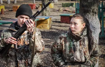 Nauka strzelania w ukraińskiej bazie pod Kurachowem, marzec 2015 r. / Fot. Paweł Reszka