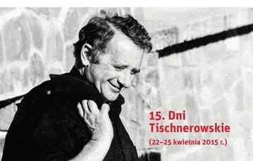 Ks. Tischner przed domem w Łopusznej, lata 90. / Fot. Marek Tischner / WYDAWNICTWO ZNAK