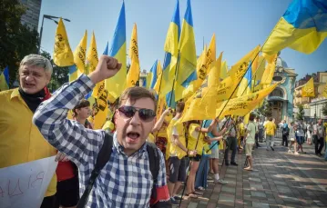 Protest przed parlamentem z żądaniem ostrych praw antykorupcyjnych. Kijów, sierpień 2014 r. / Fot. Sergei Supinsky / AFP / EAST NEWS