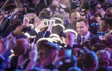 Andrzej Duda po ogłoszeniu sondażowych wyników wyborów prezydenckich (dawały kandydatowi PiS 53 proc. poparcia). / Fot. Wojtek Radwański / AFP / EAST NEWS