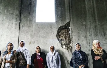 Bośniaczki – wdowy i matki ofiar masakry w Srebrenicy, Potočari, 9 lipca 2015 r. / Fot. Dimitar Dilkoff / AFP / EAST NEWS