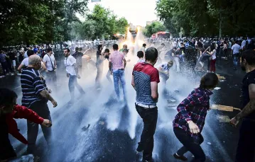 Bitwa z policją na ulicach Erywania, czerwiec 2015 r.  / Fot. Zareh Safaryan / CITIZENSIDE / EAST NEWS