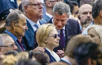 Hillary Clinton tuż przed rozpoczęciem nowojorskich obchodów / Fot. Brendan Smialowski / AFP / EAST NEWS