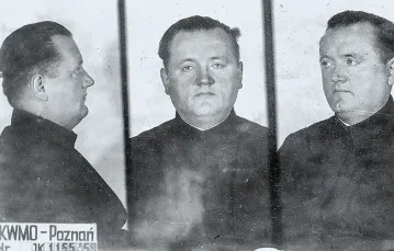 Zdjęcie ks. Białka, inicjatora pomocy dla więźniów, wykonane w poznańskim areszcie w 1959 r. / Fot. Instytut Pamięci Narodowej
