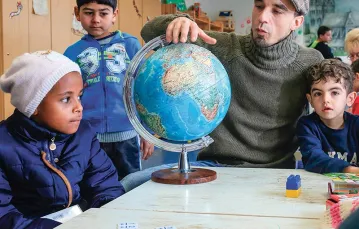 Przedszkole dla dzieci osób starających się o azyl, Halberstadt, Niemcy, styczeń 2016 r. / Fot. Jens Wolf / DPA / EAST NEWS
