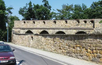 Złotoryja, pozostałości średniowiecznych murów obronnych / Fot. Bazie / wikimedia.org