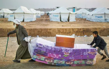 Obóz dla uchodźców z Mosulu w Hassan Sham. Północny Irak, listopad 2016 r. / Fot. Felipe Dana / AP / EAST NEWS