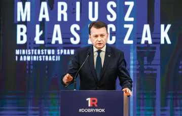 Mariusz Błaszczak podczas konferencji #DobryRok podsumowującej pierwszy rok rządów PiS, Warszawa, 15 listopada 2016 r. / Fot. Krystian Maj / FORUM