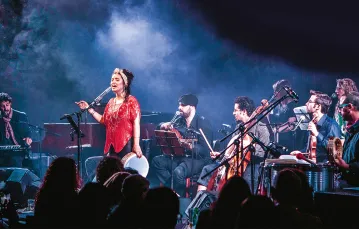 Neta Elkayam z koncertem „Abiadi” w jerozolimskim klubie Zappa. Na klawiszach Amit Hai Cohen. Kwiecień 2017 r. / Fot. Shmulik Balmas