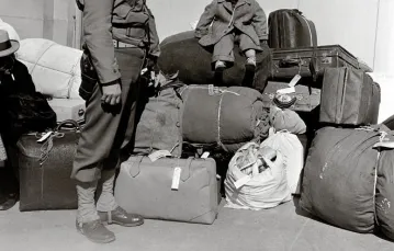 Internowanie „japońskich Amerykanów” w San Francisco; "przesiedlono" stąd do ośrodków internowania 650 obywateli USA pochodzenia japońskiego; kwiecień 1942 r. / AP Photo / East News