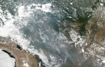 Dym z pożaru lasów deszczowych na terenie Brazylii widziany z kosmosu, 20 sierpnia 2019 r. / / 