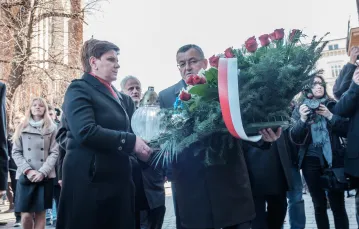 Desygnowana na premiera Beata Szydło przed konsulatem francuskim w Krakowie, 14 listopada 2015 r. /  / fot. Kamila Zarembska