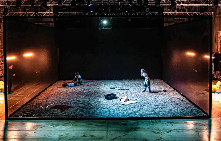 Spektakl AUTENTIK, reż. Norbert Rakowski. Teatr im. Jana Kochanowskiego w Opolu // Fot. Magdalena Cyzik / materiały prasowe