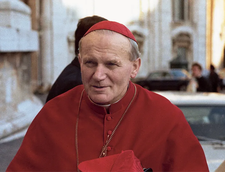Kard. Karol Wojtyła w drodze na kongregację (spotkanie kardynałów). Watykan, 5 października 1978 r. AP / EAST NEWS