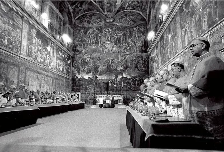 Kardynałowie w Kaplicy Sykstyńskiej, październik 1978 r. FORUM