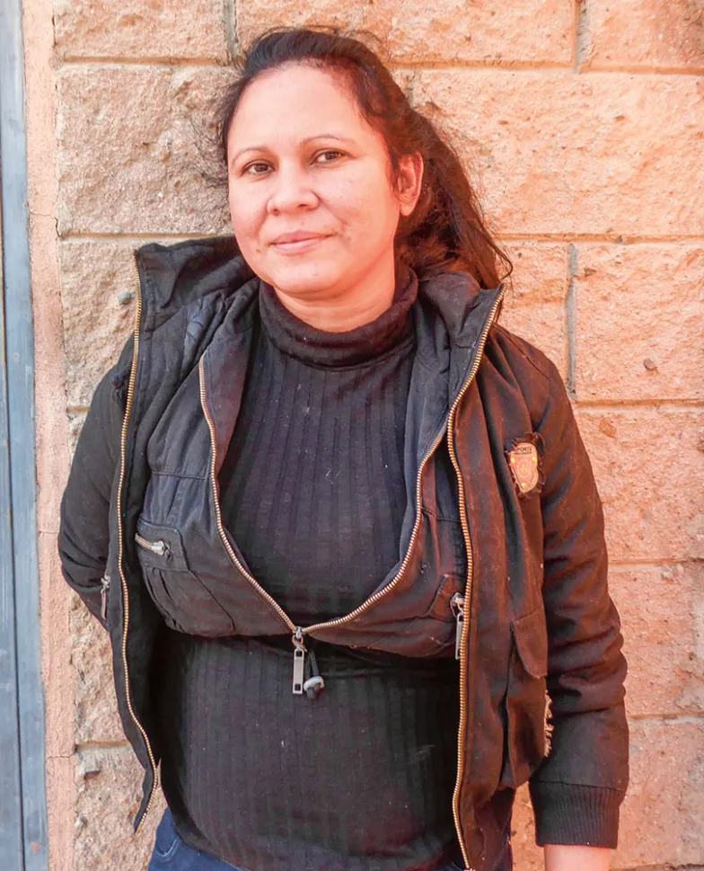 43-letnia Rosa z Hondurasu pochodzi z San Pedro Sula, jednego z najniebezpieczniejszych miast na świecie. To właśnie stąd w połowie października ruszyła karawana imigrantów. Tijuana, 8 grudnia 2018 r. / FOT. MARTA ZDZIEBORSKA