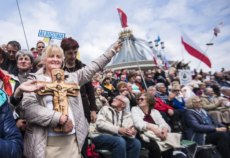 Konsekracja kościoła pw. NMP Gwiazdy Nowej Ewangelizacji i św. Jana Pawła II, wybudowanego z inicjatywy o. Tadeusza Rydzyka, Toruń, 18 maja 2016 r. / FOT. GRZEGORZ OLKOWSKI / POLSKA PRESS / EAST NEWS