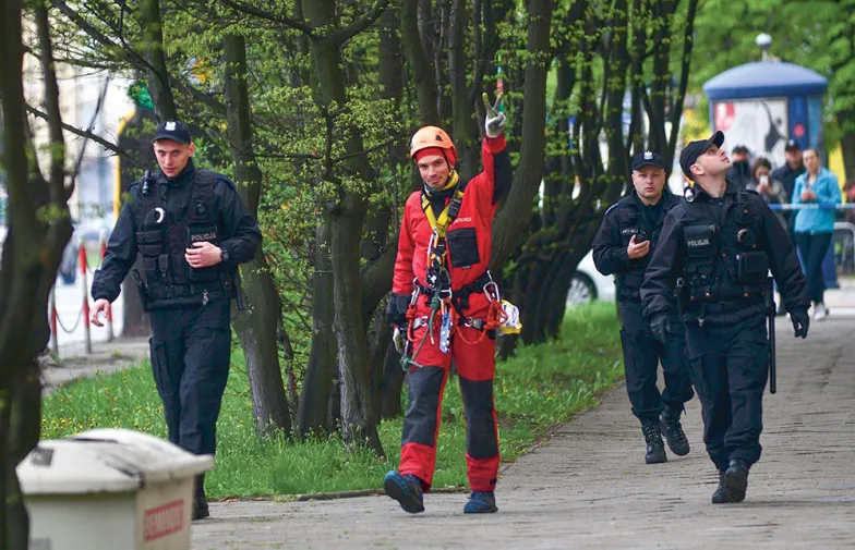 ŁUKASZ SUPERGAN podczas protestu Greenpeace „Cała Puszcza parkiem narodowym”. Warszawa, 14 kwietnia 2016 r. / BOGUSZ BILEWSKI / MATERIAŁY PRASOWE GREENPEACE POLSKA Zawód: ekolog