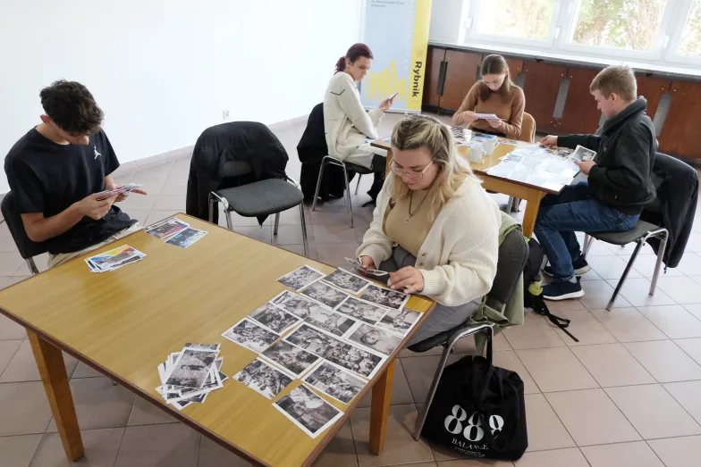 Warsztaty fotoreportażu w w Powiatowej i Miejskiej Bibliotece Publicznej w Rybniku, 30 października 2023 r. Fot. Jacek Taran