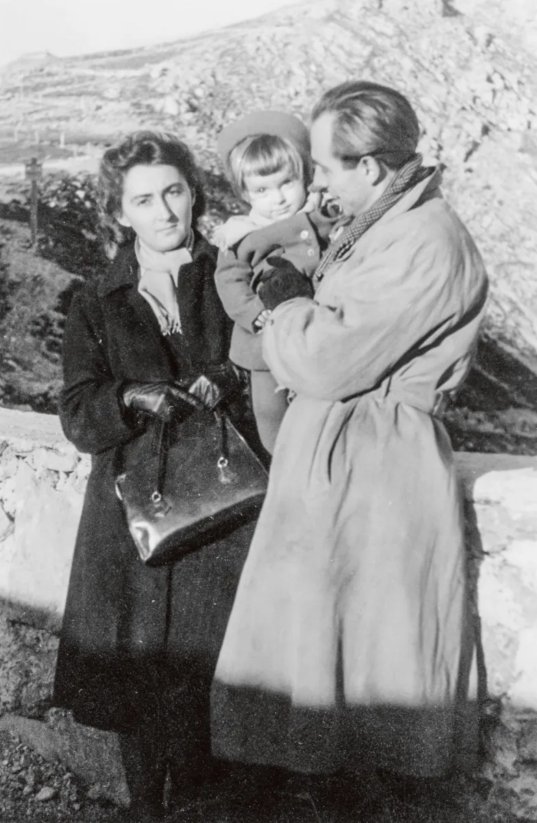 Wacław Felczak z Ewą Chciuk i jej córką po przerzuceniu rodziny Chciuków na Zachód. Austria, październik 1948 r. / Archiwum Nauki PAN i PAU Wacław Felczak z Ewą Chciuk i jej córką po przerzuceniu rodziny Chciuków na Zachód. Austria, październik 1948 r. / Archiwum Nauki PAN i PAU