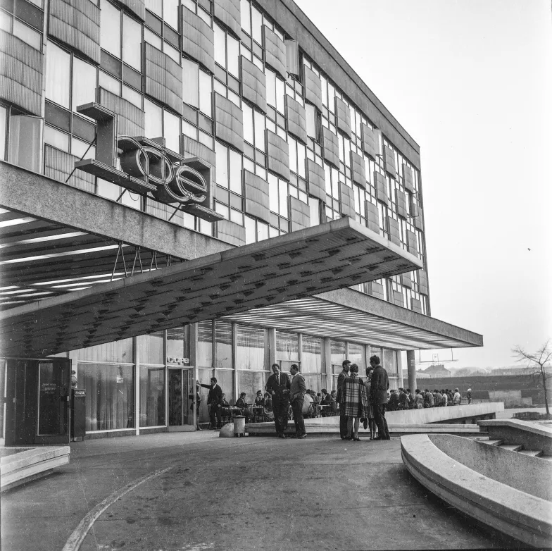 Hotel Cracovia w 1968 r. / Fot. Stanisław Dąbrowiecki / PAP Hotel Cracovia w 1968 r. / Fot. Stanisław Dąbrowiecki / PAP