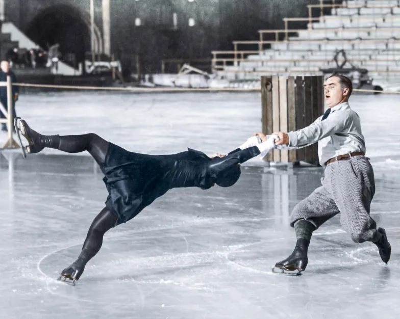 Tadeusz Kowalski i Zofia Bilorówna podczas treningu przed Mistrzostwami Świata w Łyżwiarstwie Figurowym, Helsinki, 1934 r. / Narodowe Archiwum Cyfrowe.