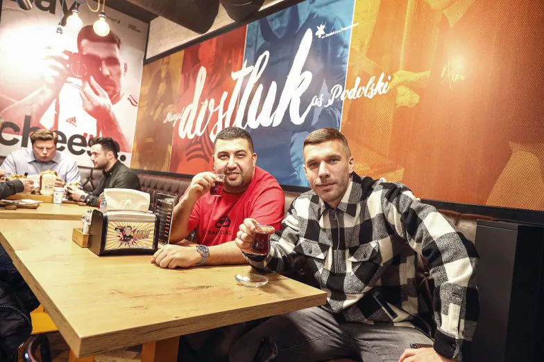 Lukas Podolski w swojej restauracji Döner w Kolonii. Niemcy, 8 stycznia 2020 r. / fot. Herbert Bucco / imago sport / Forum
