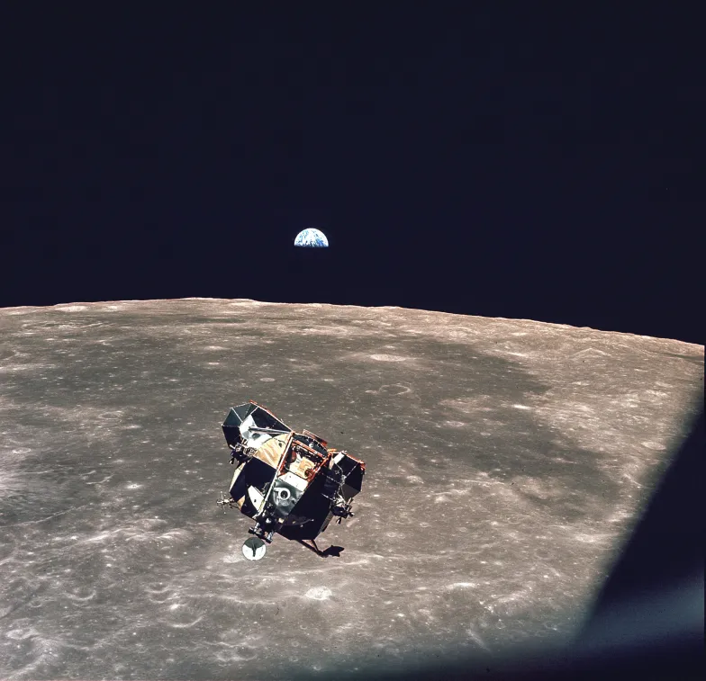 Zdjęcie Ziemi widzianej znad Księżyca, Apollo 11, 21 lipca 1969 r. // Michael Collins / NASA / materiały prasowe