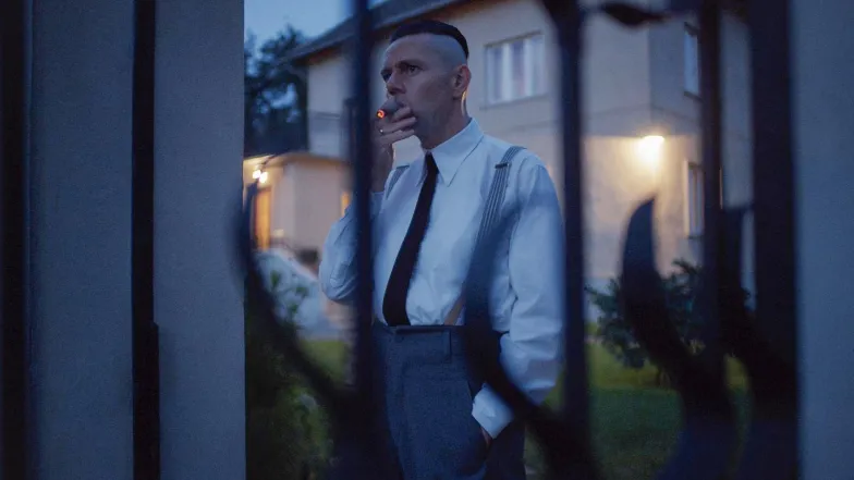 Christian Friedel jako Rudolf Höss w filmie „Strefa interesów”, reż. Jonathan Glazer, 2023 r. Christian Friedel jako Rudolf Höss w filmie „Strefa interesów”, reż. Jonathan Glazer, 2023 r.