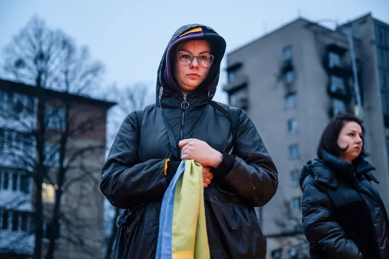 Mieszkańcy Buczy upamiętniają pierwszą rocznicę wyzwolenia miasta spod sił rosyjskich. Podkijowska Bucza była jednym z miejsc gdzie rosyjscy żołnierze popełnili masowe zbrodnie. 31 marca 2023 r. / FOT. VIACHESLAV RATYNSKYI / AFP / EAST NEWS Mieszkańcy Buczy upamiętniają pierwszą rocznicę wyzwolenia miasta spod sił rosyjskich. Podkijowska Bucza była jednym z miejsc gdzie rosyjscy żołnierze popełnili masowe zbrodnie. 31 marca 2023 r. / FOT. VIACHESLAV RATYNSKYI / AFP / EAST NEWS