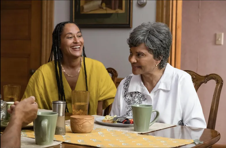 Tracee Ellis Ross i Leslie Uggams w filmie „Amerykańska fikcja”. / Fot. Claire Folger/Orion Releasing LLC / materiały prasowe Tracee Ellis Ross i Leslie Uggams w filmie „Amerykańska fikcja”. / Fot. Claire Folger/Orion Releasing LLC / materiały prasowe