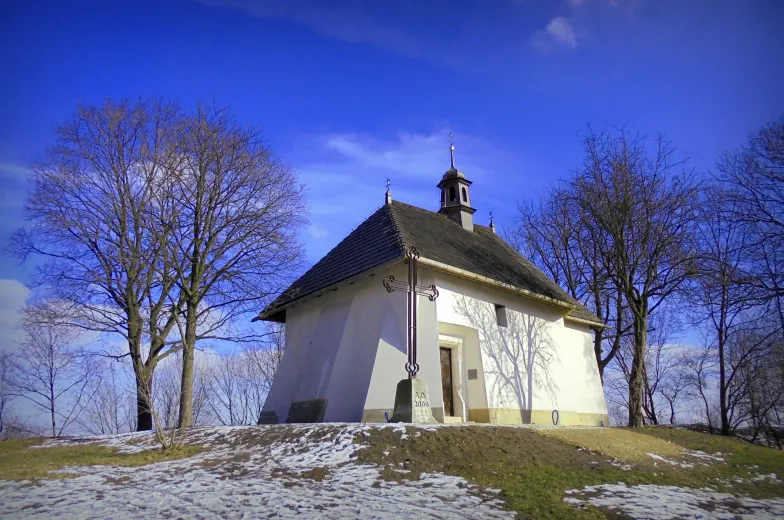 . Kościółek św. Benedykta na Wzgórzu Lasoty, Kraków (Podgórze) / Wikimedia Commons . Kościółek św. Benedykta na Wzgórzu Lasoty, Kraków (Podgórze) / Wikimedia Commons