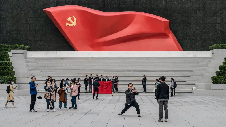 Przed Museum Partii Komunistycznej w Pekinie, pażdziernik 2022 r.  // Fot. Kevin Frayer / Getty Images