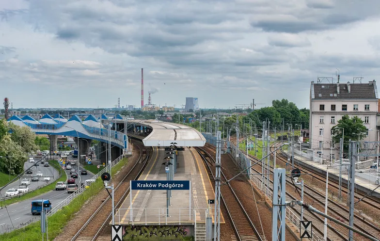 Peron Szybkiej Kolei Aglomeracyjnej Kraków-Podgórze. Kraków, 8 maja 2024 r. // Fot. Agnieszka Cynarska-Taran Peron Szybkiej Kolei Aglomeracyjnej Kraków-Podgórze. Kraków, 8 maja 2024 r. // Fot. Agnieszka Cynarska-Taran