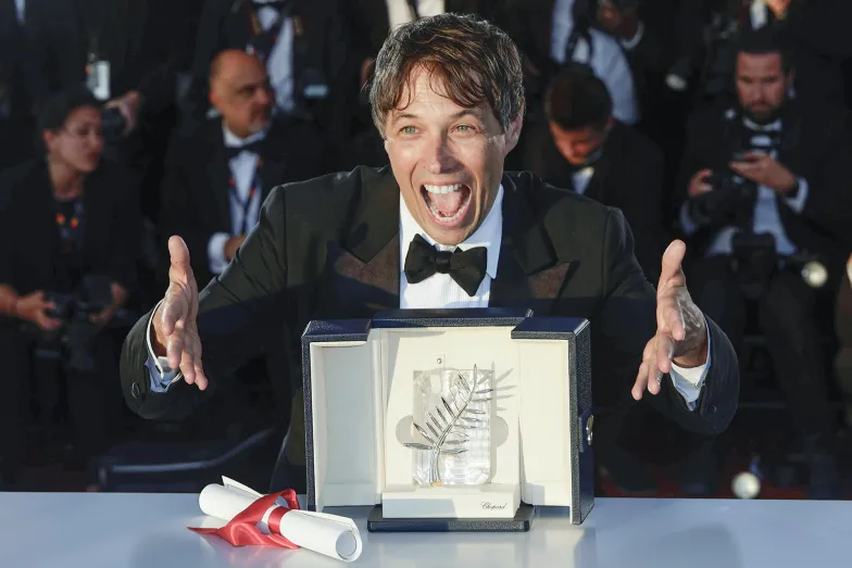 Sean Baker, zdobywca Złotej Palmy, po ceremonii wręczenia nagród 77. Festiwalu Filmowego w Cannes. Francja, 25 maja 2024 r. // Fot. Guillaume Horcajuelo / EPA / PAP