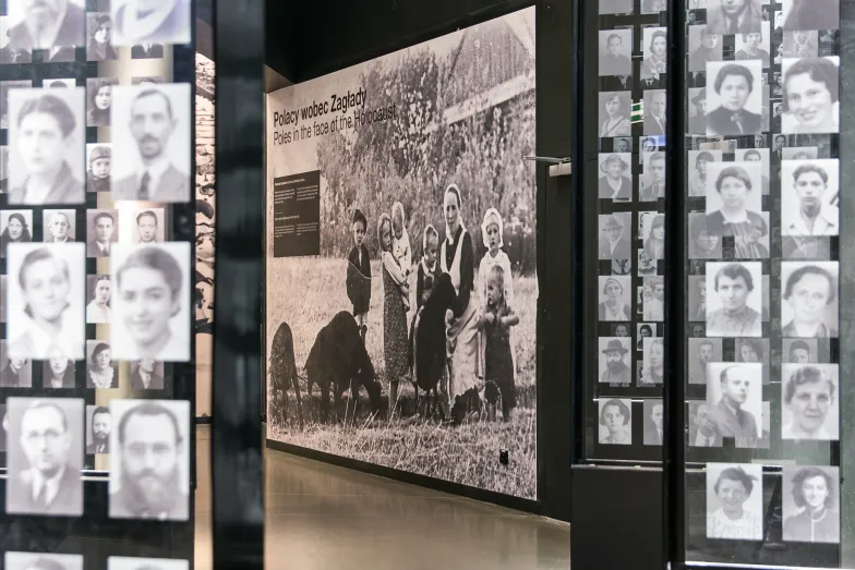 Instalacja przedstawiająca rodzinę Ulmów w Muzeum II Wojny Światowej // Fot. M. Bujak / Materiały prasowe MIIWS Instalacja przedstawiająca rodzinę Ulmów w Muzeum II Wojny Światowej // Fot. M. Bujak / Materiały prasowe MIIWS