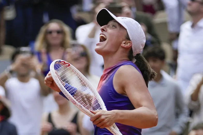 Iga Świątek wygrała po raz czwarty turniej wielkoszlemowy Roland Garros. Paryż, 8 czerwca 2024 r. / FOT. Thibault Camus/Associated Press/East News