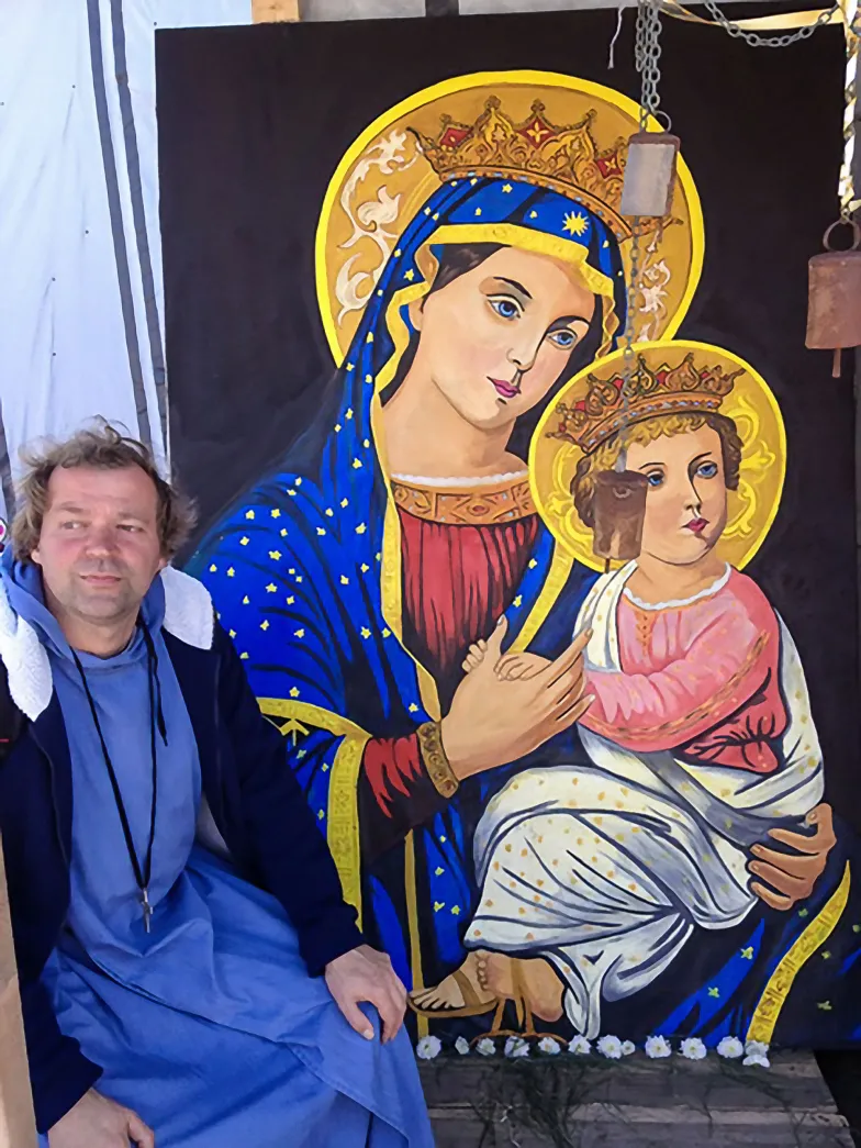 Br. Johannes Maertens przed ikoną Matki Bożej w obozie dla uchodźców w Calais, maj 2016 r. // Fot. archiwum prywatne Br. Johannes Maertens przed ikoną Matki Bożej w obozie dla uchodźców w Calais, maj 2016 r. // Fot. archiwum prywatne