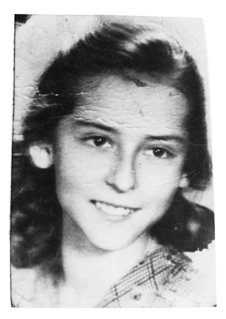 Kasia Staryszak (później Kusocińska); zdjęcie wykonane podczas niemieckiej okupacji // Fot. archiwum rodzinne Kasia Staryszak (później Kusocińska); zdjęcie wykonane podczas niemieckiej okupacji // Fot. archiwum rodzinne