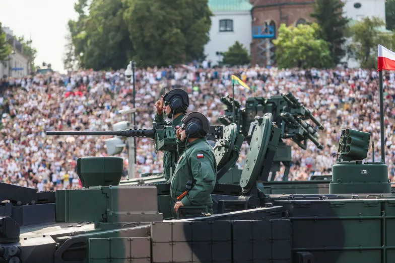 Defilada z okazji Święta Wojska Polskiego na Wisłostradzie w Warszawie, 15 sierpnia 2024 r. // Fot. Leszek Szymański / PAP