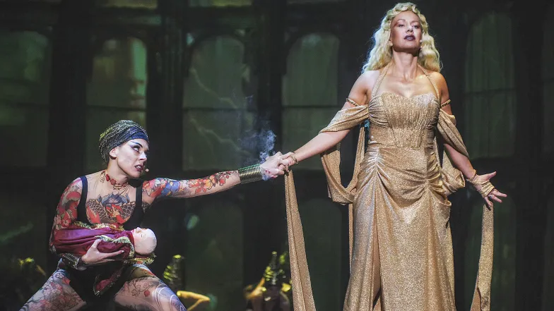 „Przemiana” wg Franza Kafki, reż. Michał Kmiecik, Wrocławski Teatr Współczesny // Fot. Filip Wierzbicki / Materiały prasowe „Przemiana” wg Franza Kafki, reż. Michał Kmiecik, Wrocławski Teatr Współczesny // Fot. Filip Wierzbicki / Materiały prasowe