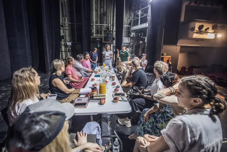 Próba spektaklu „Historia Sosnowca” Weroniki Murek w reżyserii Katarzyny Szyngiery, Teatr Zagłębia w Sosnowcu // Fot. Jeremi Astaszow / Materiały prasowe Próba spektaklu „Historia Sosnowca” Weroniki Murek w reżyserii Katarzyny Szyngiery, Teatr Zagłębia w Sosnowcu // Fot. Jeremi Astaszow / Materiały prasowe